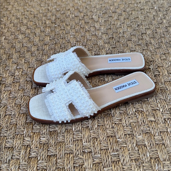 New Without Box Steve Madden White Beaded Slip-On Sandals - Picture 4 of 5